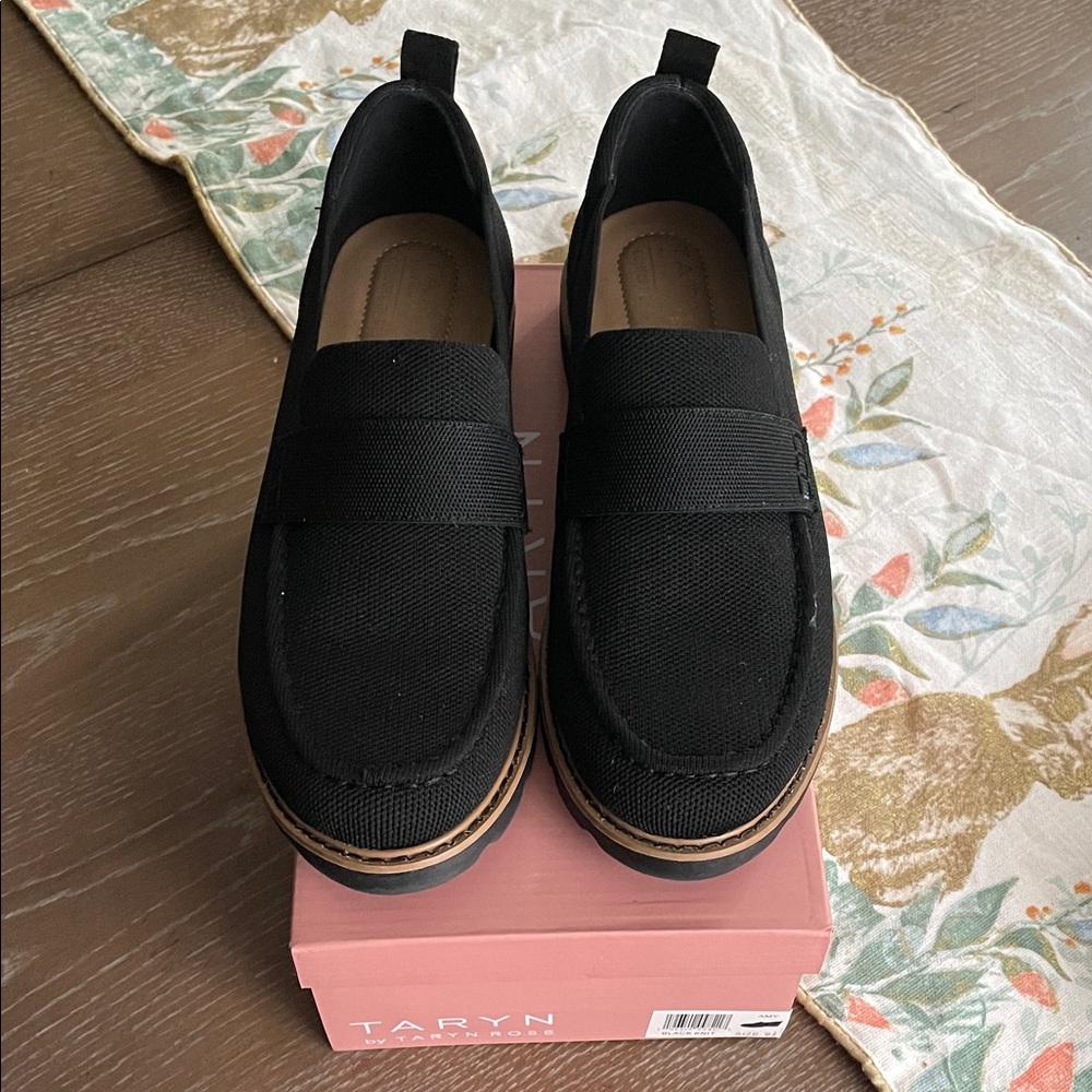 Taryn Rose Women’s Black Knit Slip-On Loafers 9.5
